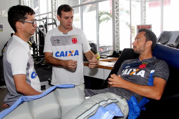 Gerente cientfico Alex Evangelista, mdico Victor Baitelli e o meia Nen