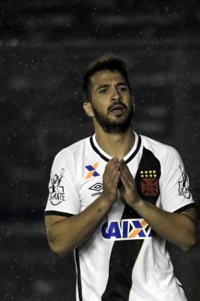 O zagueiro Luan se machucou durante a Florida Cup