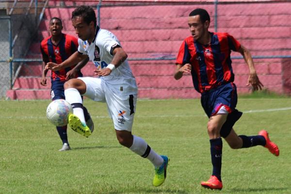 Hugo Borges em ao contra o Bonsucesso em 2016