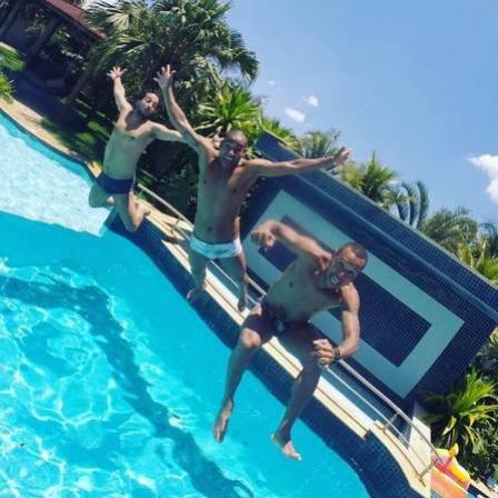 Rodrigo (ao centro) e Luis Fabiano ( direita) em momento de lazer longe do futebol