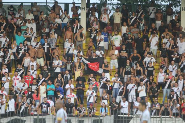 Torcida do Vasco em Volta Redonda