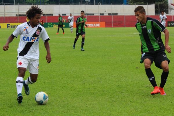 Paulo Vitor em ao contra o Amrica/MG na Copa So Paulo 2016