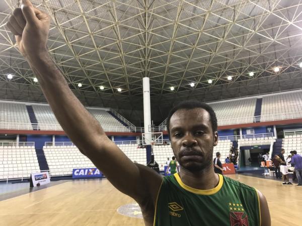 Nezinho participou de evento no Vasco em lembrana ao apoio aos negros