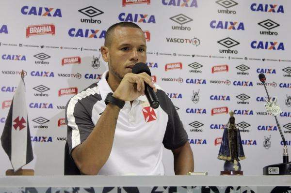 Luis Fabiano concedeu a sua primeira entrevista coletiva no Gigante da Colina