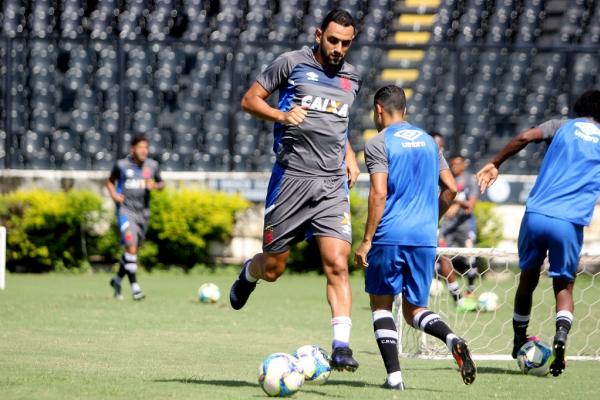 Rafael Marques treinou normalmente na Colina