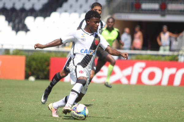 Robinho infernizou a defesa alvinegra na Colina