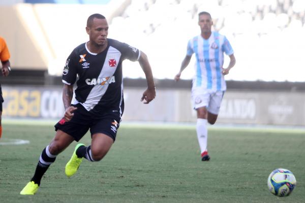 Luis Fabiano contra o Maca
