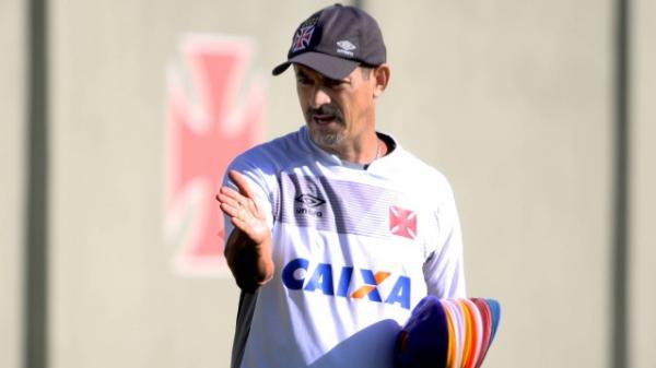 Valdir  auxiliar do Vasco desde o comeo de 2015