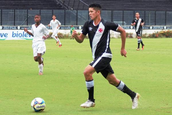 Andr Loiola puxa ataque vascano em So Janurio