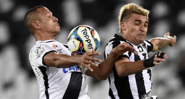 Luis Fabiano e Victor Luis protagonizaram uma das belas jogadas do clssico Alvinegro