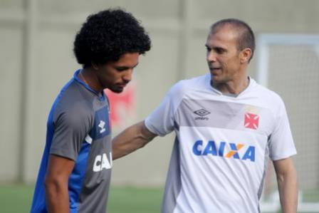 Milton d instrues para Douglas