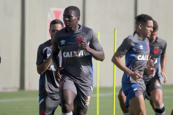 Jomar durante treino do Cruzmaltino na Colina Histrica