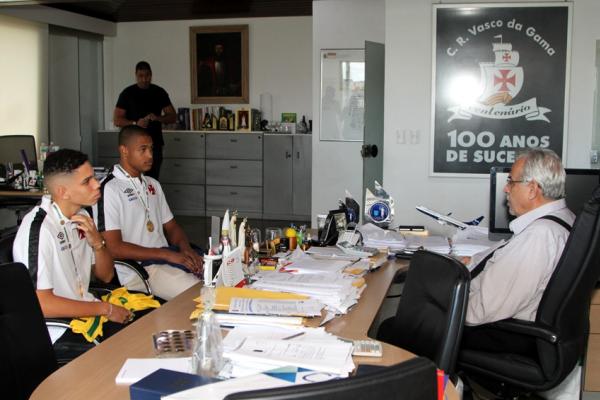 Presidente Eurico Miranda parabeniza jovens pela conquista internacional