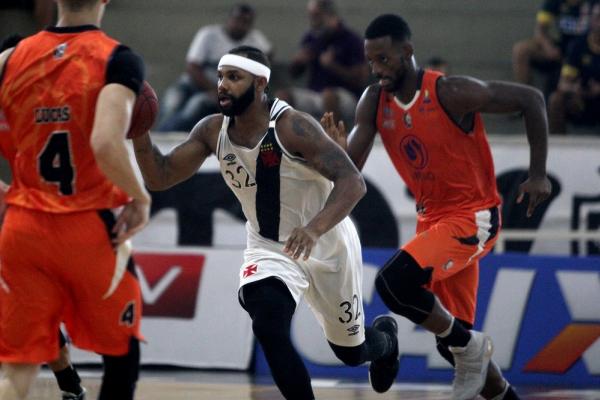 Americano David Jackson jogando pelo Vasco em casa