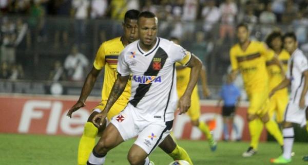 Lenol de Lus Fabiano chamou ateno e o atacante levou como abusado da rodada