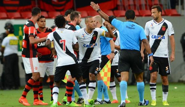 Luis Fabiano  expulso aps 'encontro' com rbitro
