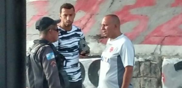 Nen conversa com policial aps a blitz