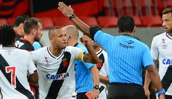 Luis Fabiano � expulso ap�s 