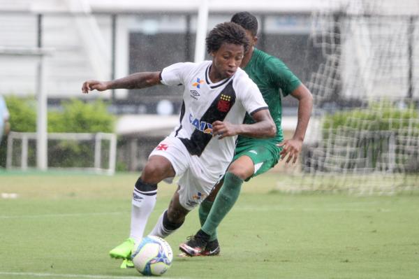 Paulo Vitor voltou a deixar sua marca no Carioca