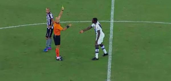 Jomar recebe carto amarelo contra o Botafogo