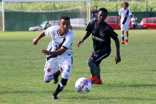 Gustavo Henrique puxa ataque vascano na etapa inicial