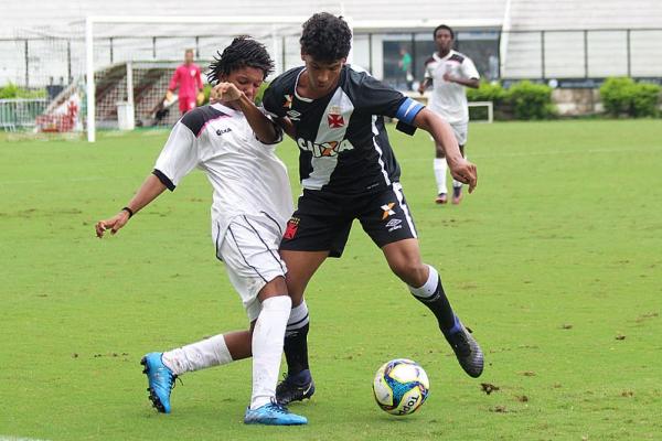 Capito da equipe sub-17, Joo Laranjeira em ao contra o So Cristvo