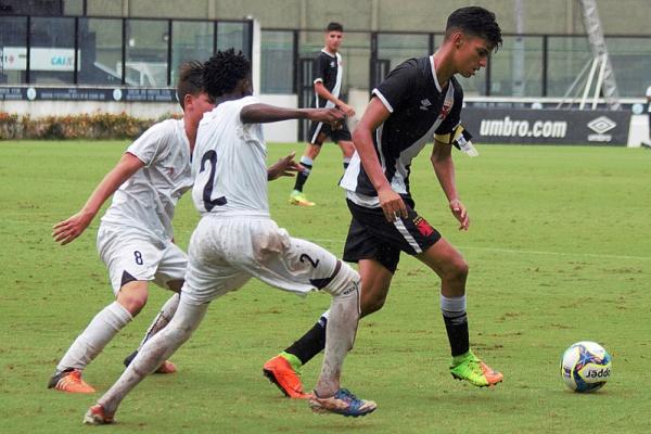 Joo Vitor vem se destacando na equipe infantil do Vasco da Gama