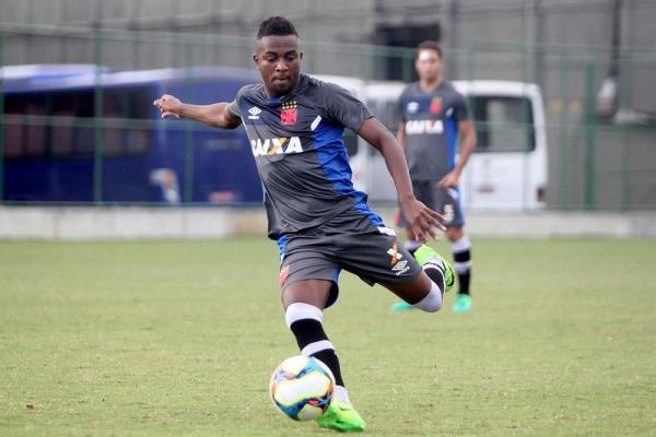 Kelvin  uma das novidades do Vasco para a partida contra o Nova Iguau