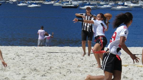 A jogadora Nine do Trem Bala faz um lançamento na 1º fase do campeonato