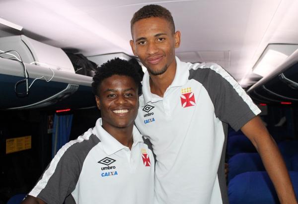 Robinho e Joo Victor durante viagem para Minas