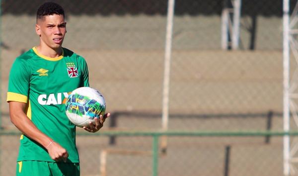 Paulinho durante treino do sub-20: atacante foi promovido recentemente