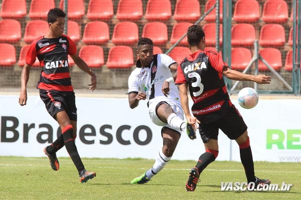 Thalles em ao contra o Vitria na deciso da Taa BH 2013