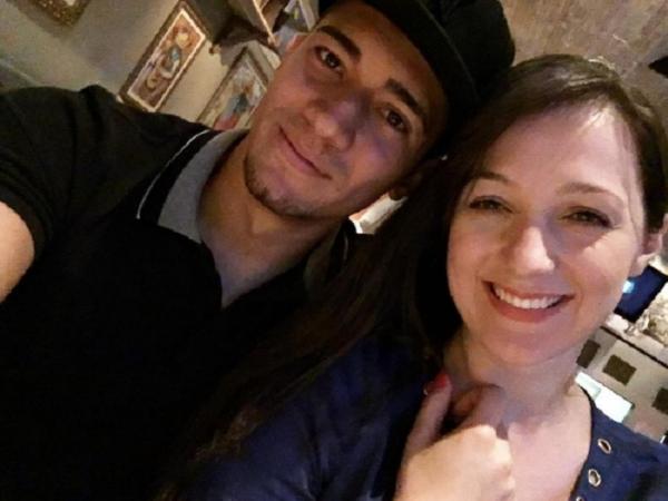 Jean posa com a namorada, Quzi, em rede social