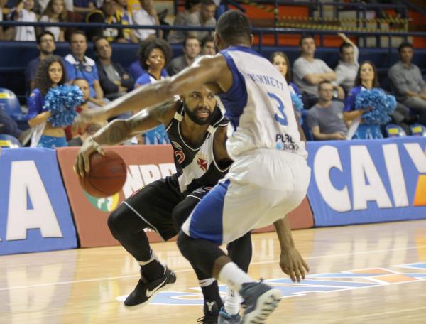 David Jackson em ao ofensiva durante o jogo
