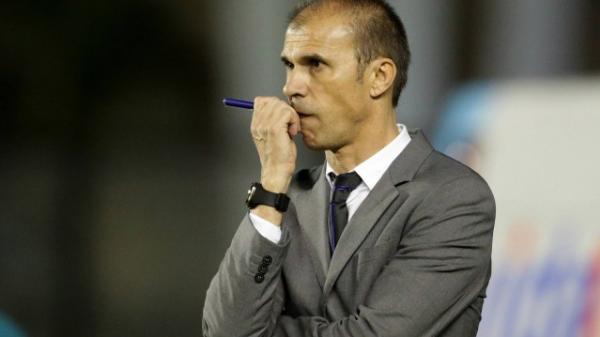 Milton Mendes no abre mo dos treinos coletivos