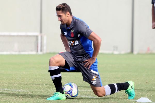Jean durante treino do Vasco na Colina
