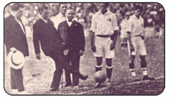 Pontap inicial de Vasco x Santos, inaugurando So Janurio, em 21 de abril de 1927