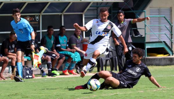 Gustavo Henrique puxa ataque na etapa final