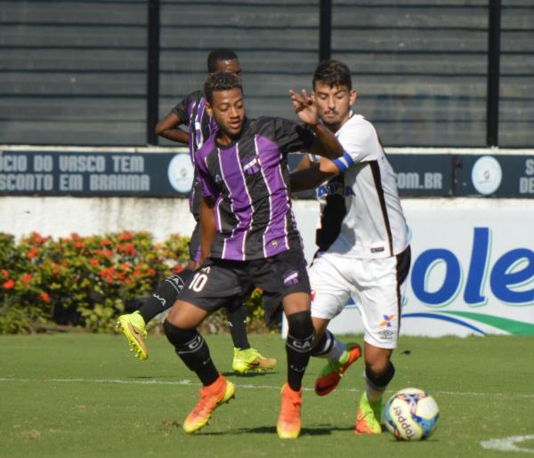 Zagueiro Ricardo em ao na Colina Histrica