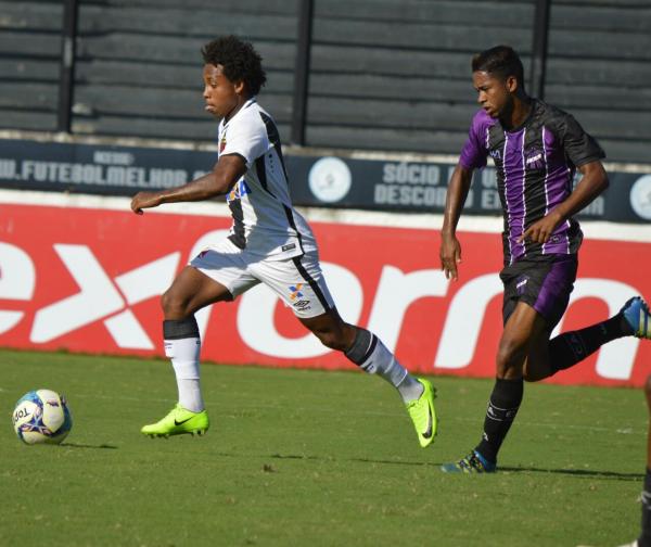 Paulo Vitor tambm deixou sua marca na partida contra o Carapebus/Campos