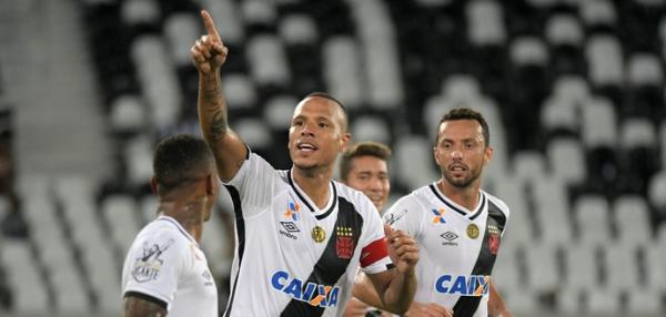 Luis Fabiano comemora primeiro gol com o Vasco