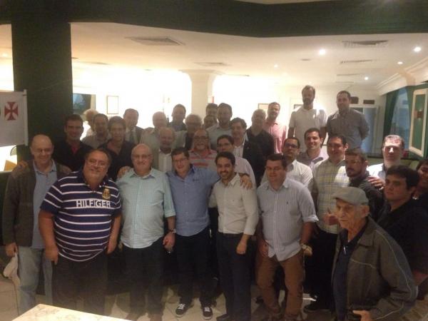 Reunio contou com nove dos dez grupos de oposio ao presidente Eurico Miranda