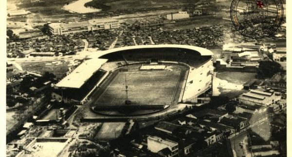 Em 1950, com a piscina j em construo, um outro Rio de Janeiro no registro histrico do estdio do Vasco 
