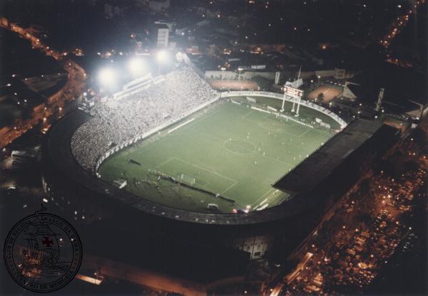 A noite histrica de 12 de agosto de 1998: em casa, 40 mil pessoas vibram com Donizete e Luiso nos 2 a 0 sobre o Barcelona-EQU