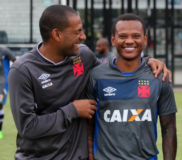 Manga Escobar recebe o carinho de Rodrigo na Colina