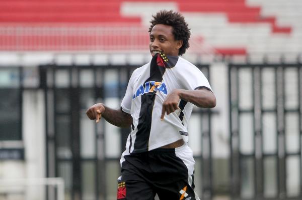 Paulo Vitor tem dez gols no Campeonato Carioca