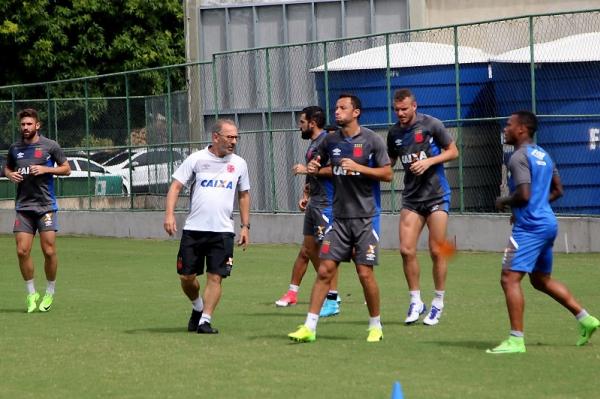 Jogadores realizaram teste de velocidade no campo anexo