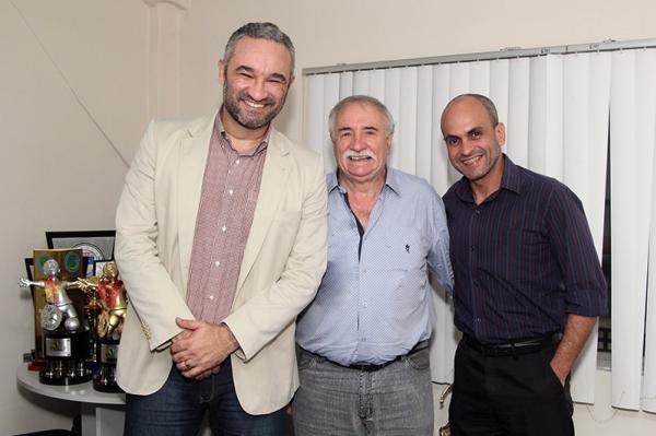 Flvio Vieira, chefe de gabinete da prefeitura de Belford Roxo (dir), Jos Mouro Gonalves, vice-presidente do Departamento Infanto-juvenil e o procurador geral da cidade, Ricardo Tonassi
