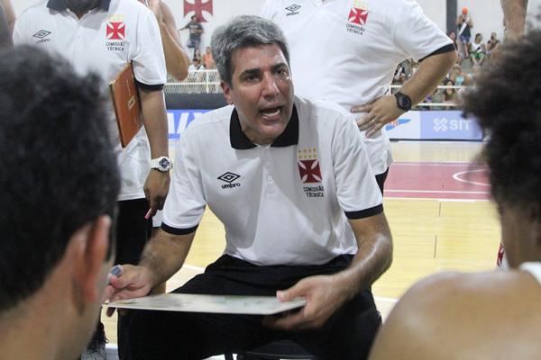 Ded Barbosa fica para a prxima temporada