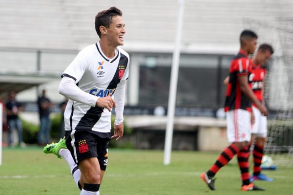 Mateus Vital fez o primeiro gol do Vasco contra o Flamengo no fim de semana passado